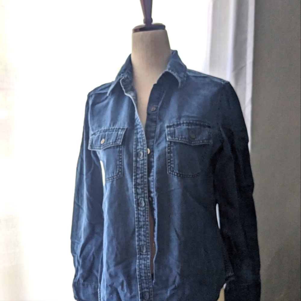 🔴SOLD🔴Banana republic chambray shirt
